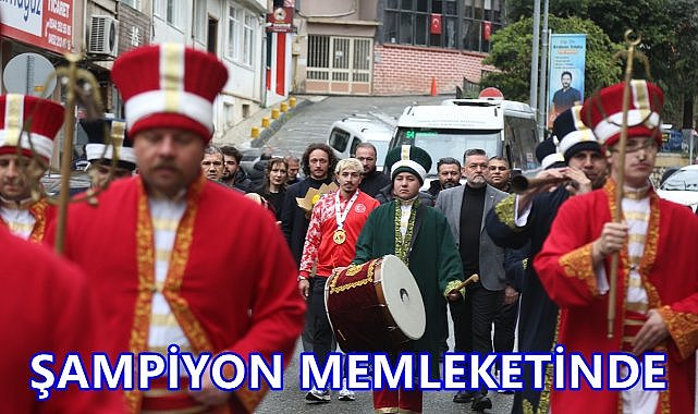 Avrupa Halter Şampiyonu Yusuf Fehmi Genç, Memleketi Ordu'da Mehteranla Şehir Turu Attı